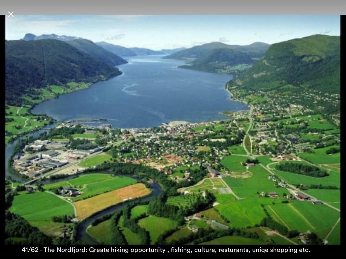 Koselig Landsbyhus I Nordfjord Nordfjordeid Exterior photo