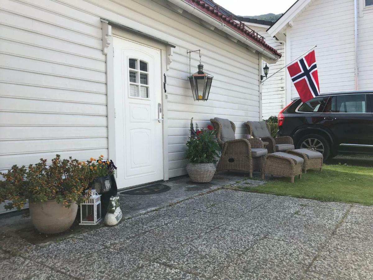 Koselig Landsbyhus I Nordfjord Nordfjordeid Exterior photo